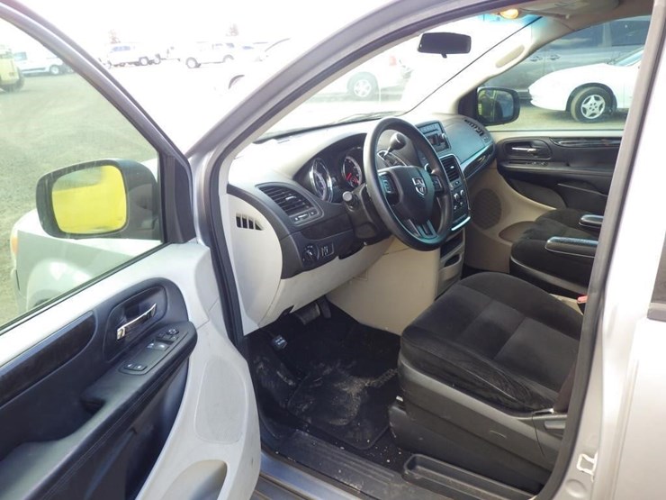 2015-dodge-grand-caravan-image-5