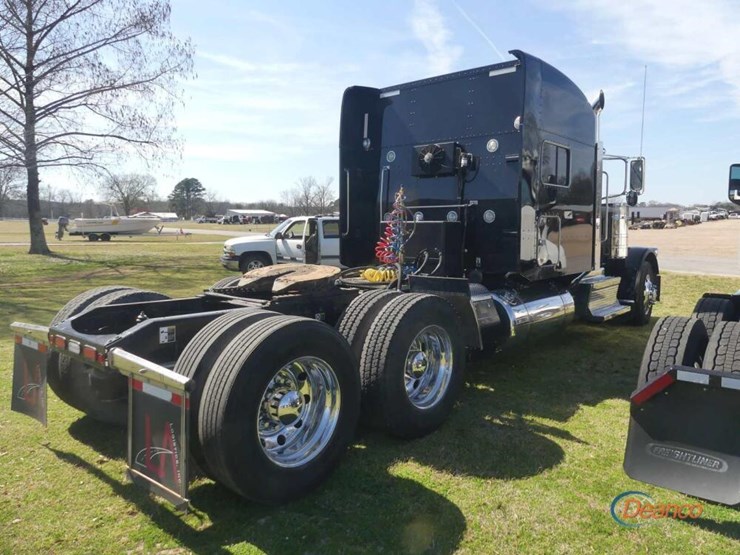 2022-peterbilt-389-image-2