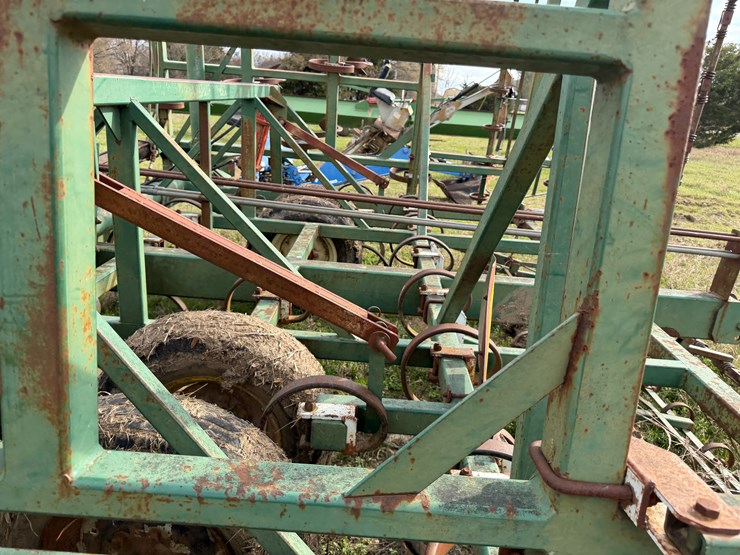 john-deere-32-image-28