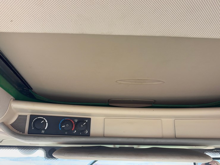 2008-john-deere-7330-premium-image-24