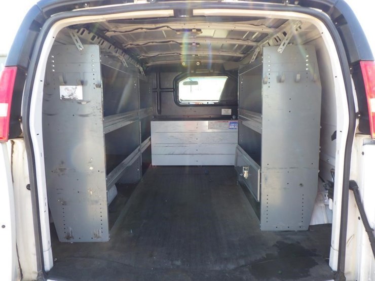 2017-chevrolet-express-2500-image-8