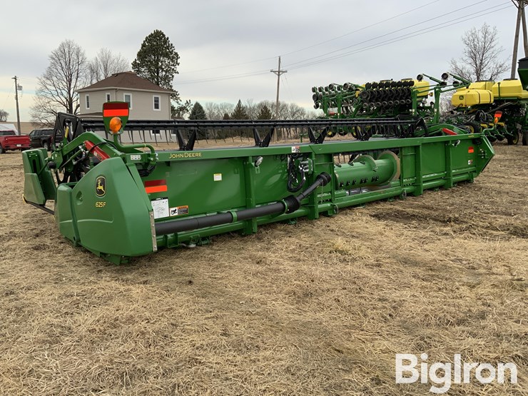 2024-john-deere-625f-image-7