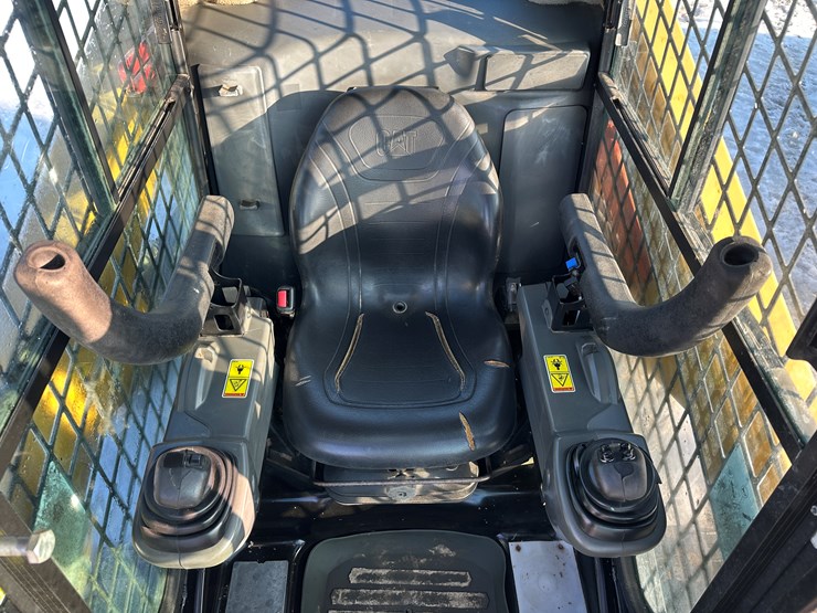 2018-caterpillar-236d-image-29