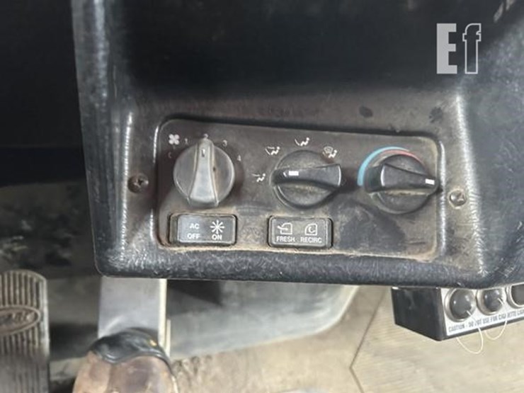 1997-peterbilt-357-image-23