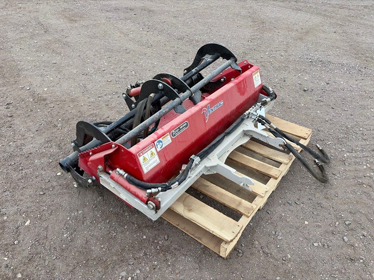 ventrac-bucket-with-grapple-image-4