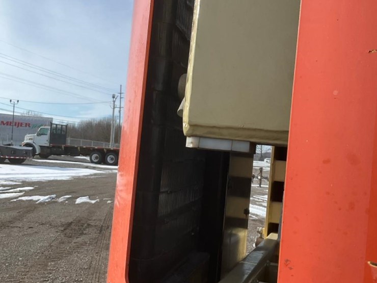 2000-jlg-e300ajp-image-38