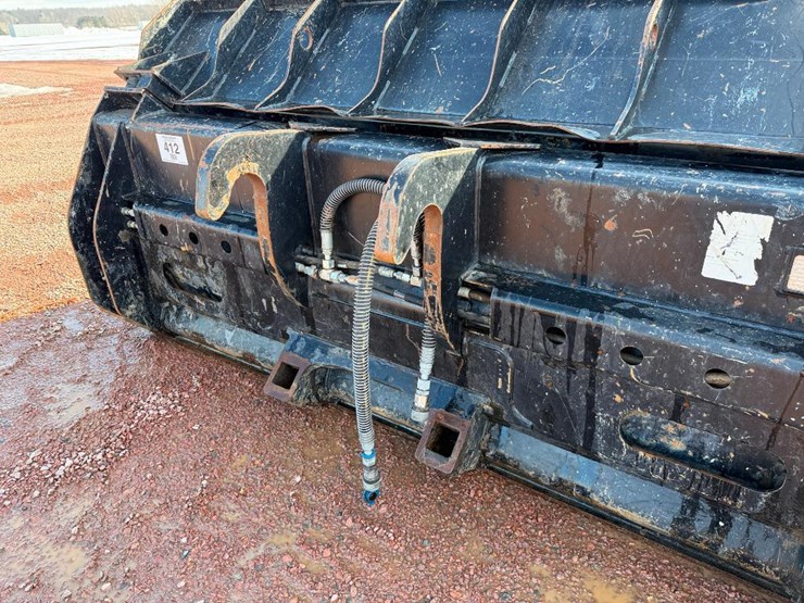 caterpillar-120-image-13