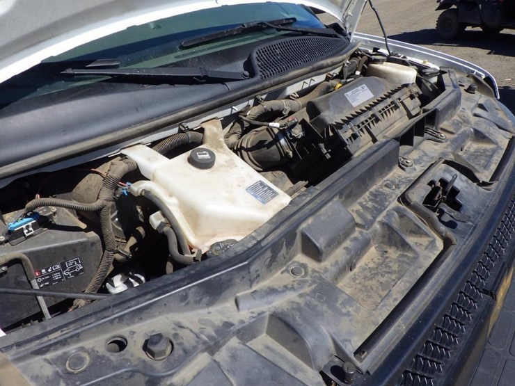 2018-chevrolet-express-2500-image-10