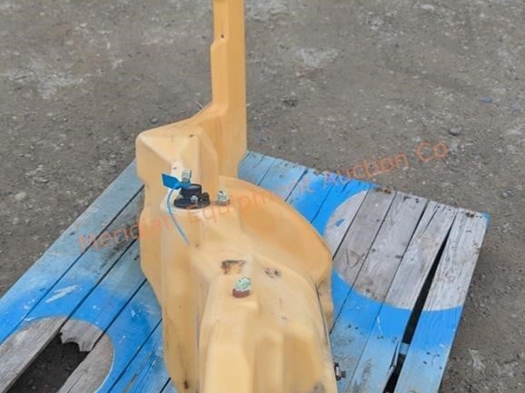 john-deere-323e-skid-steer-fuel-tank-image-5