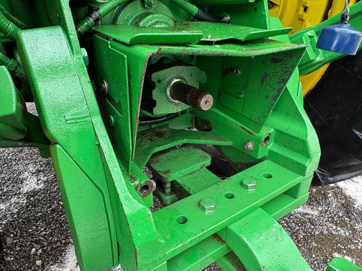 2013-john-deere-8235r-image-9