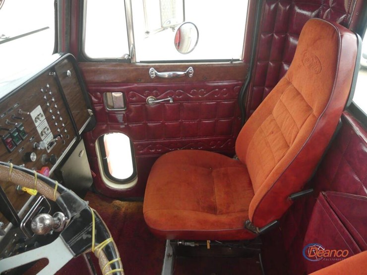 1980-peterbilt-359-image-15