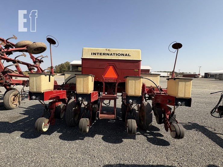 international-800-image-7