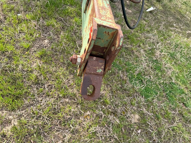 john-deere-32-image-37