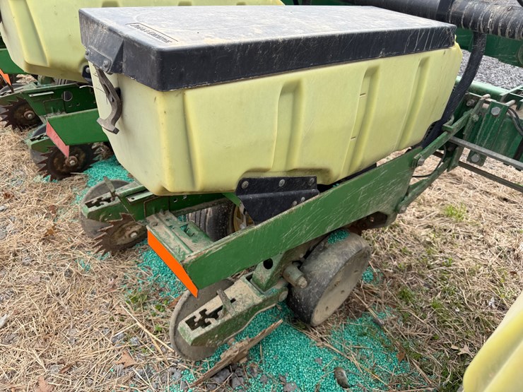 john-deere-12-image-40