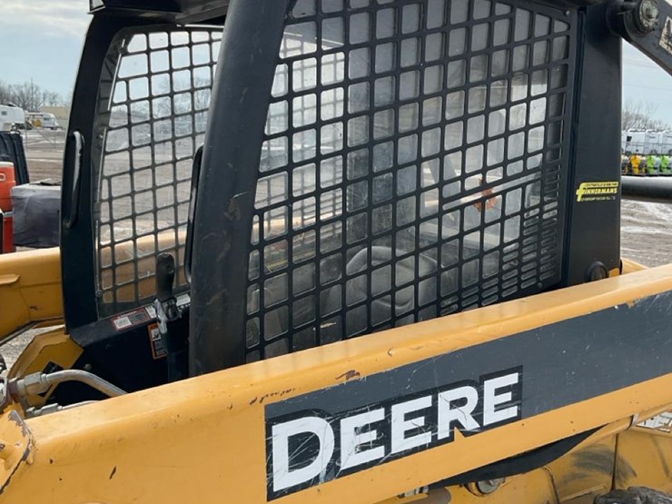 2004-john-deere-320-image-33