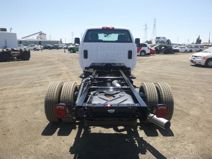 2024-chevrolet-silverado-4500hd-image-6