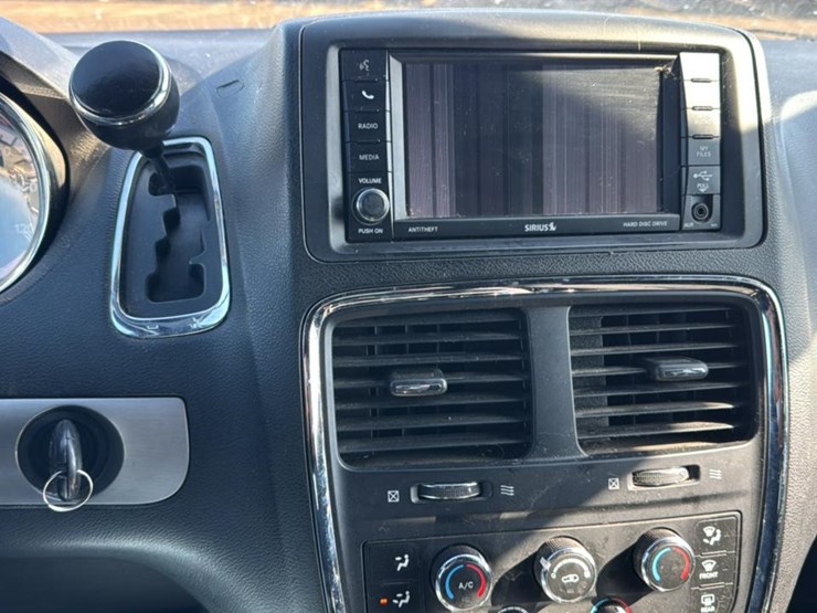 2015-dodge-grand-caravan-sxt-image-28