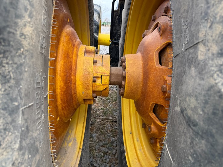 2023-john-deere-8r-310-image-15