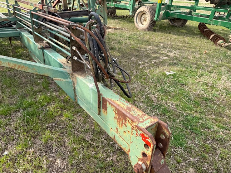 john-deere-32-image-38