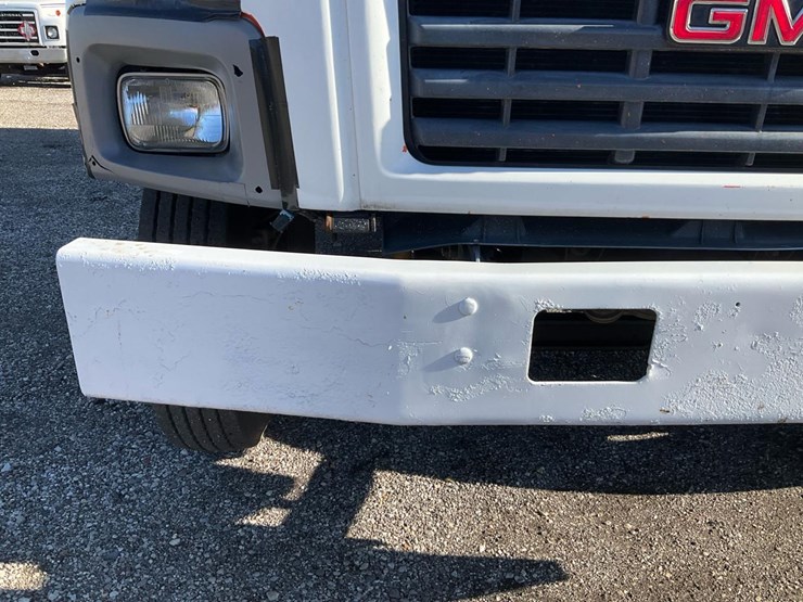 2004-gmc-topkick-image-11