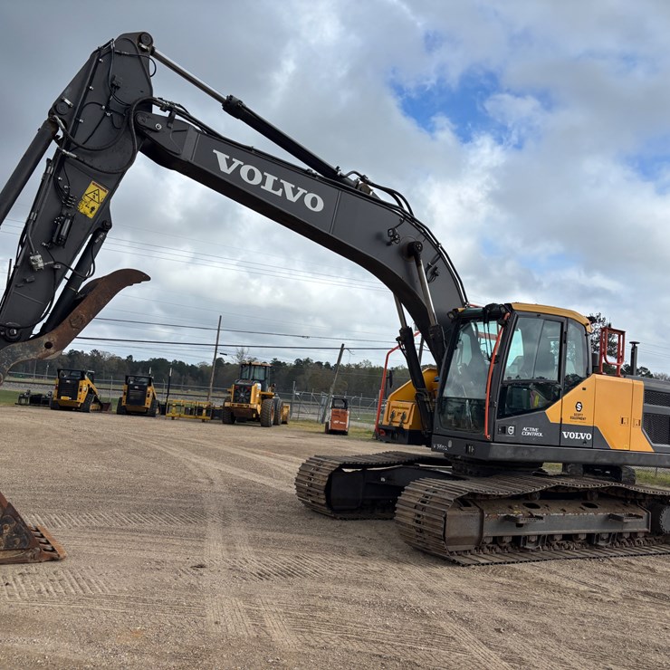 2022 VOLVO EC220EL