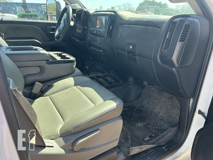 2016-chevrolet-3500-image-19