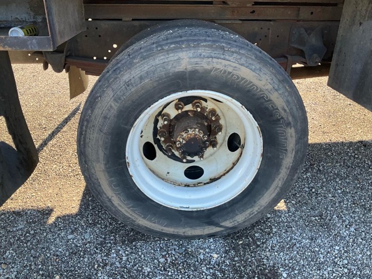 2004-gmc-topkick-image-42