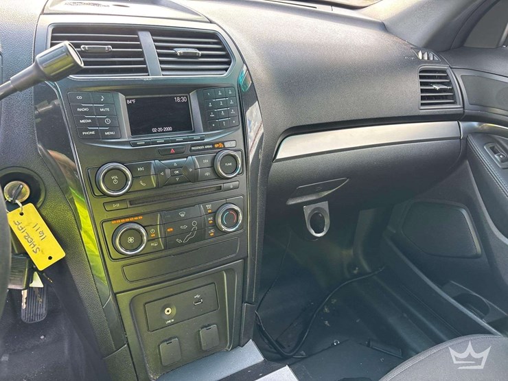 2016-ford-explorer-image-15