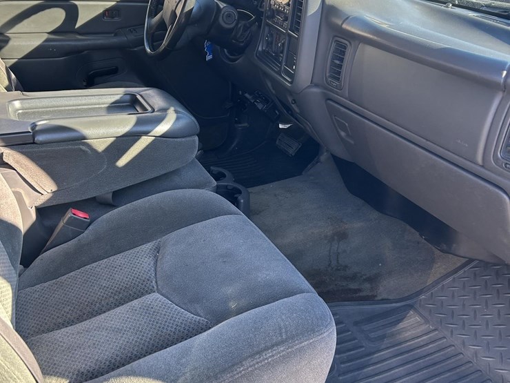 2004-chevrolet-silverado-1500-image-10