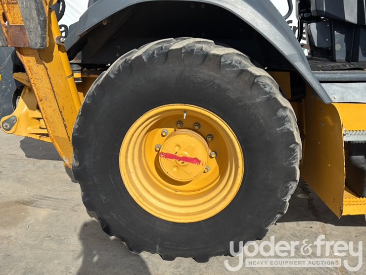 2019-deere-310l-image-16