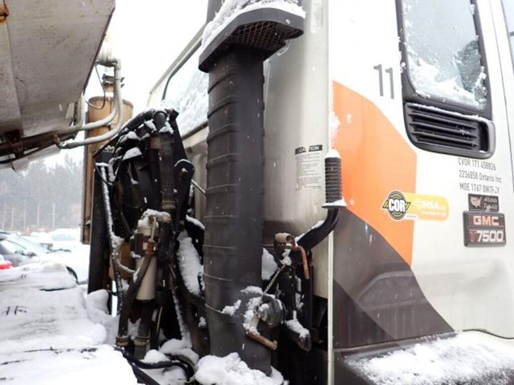 2002-gmc-7500-image-50