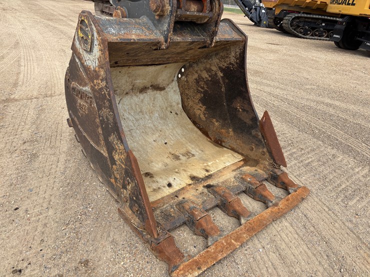 2022-volvo-ec220el-image-26