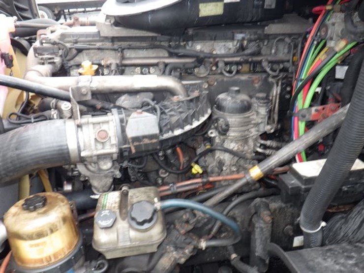 2016-freightliner-cascadia-125-image-25