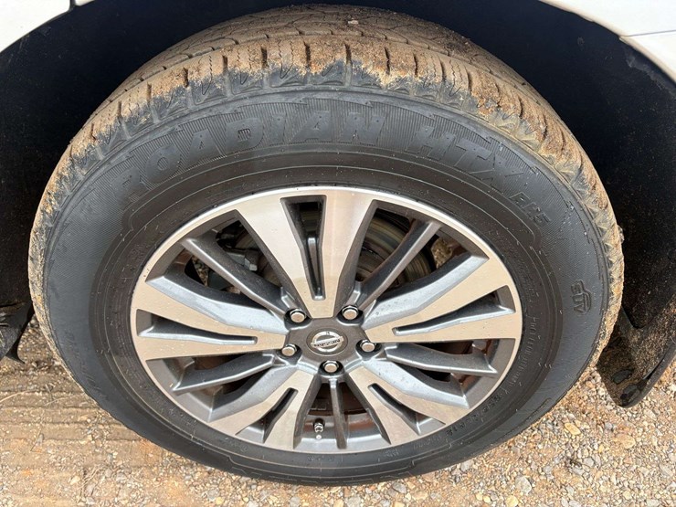 2017-nissan-pathfinder-image-10