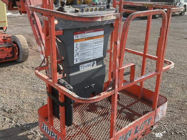 2000-jlg-e300ajp-image-10