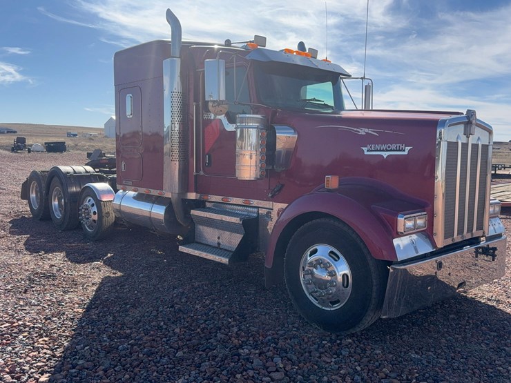 2004-kenworth-w900-image-3