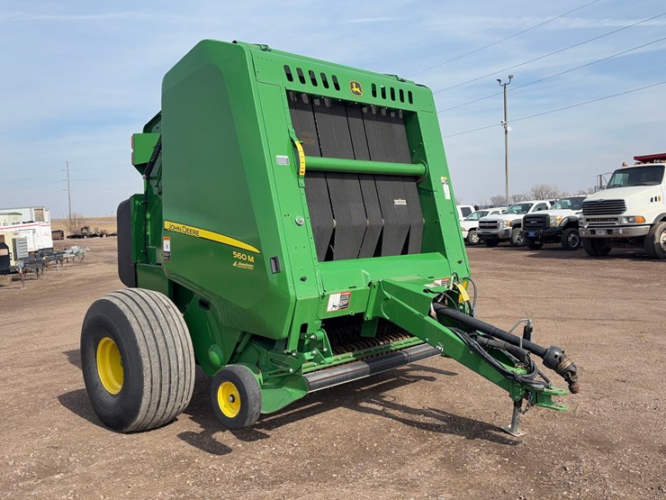 2020-john-deere-560m-image-2