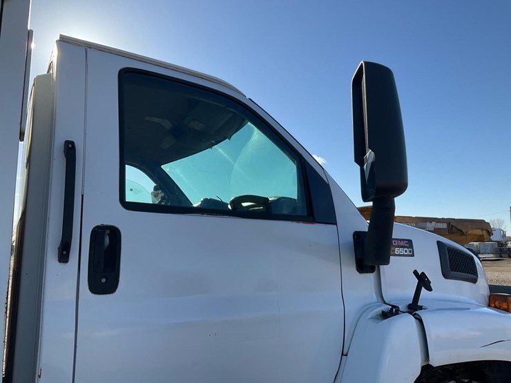 2004-gmc-topkick-image-58