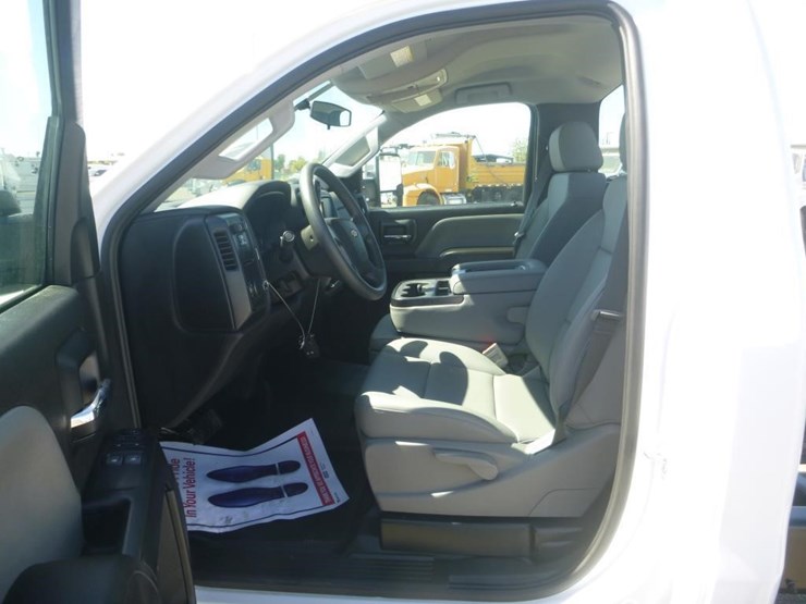 2023-chevrolet-silverado-5500hd-image-11