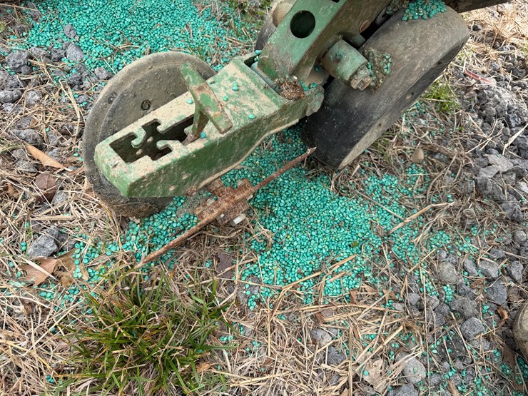 john-deere-12-image-30