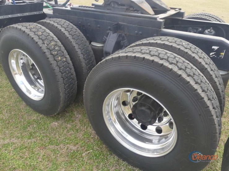 2007-peterbilt-379-image-4