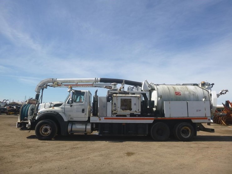 2013-international-7600-image-5