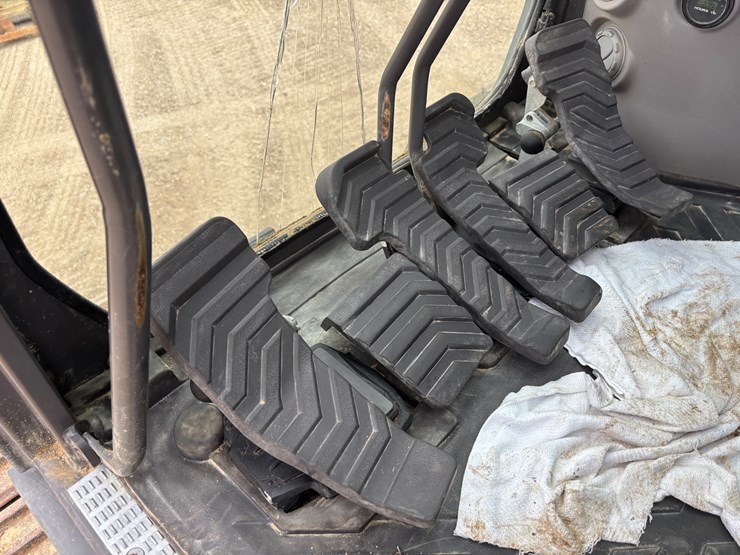 2022-volvo-ec220el-image-45