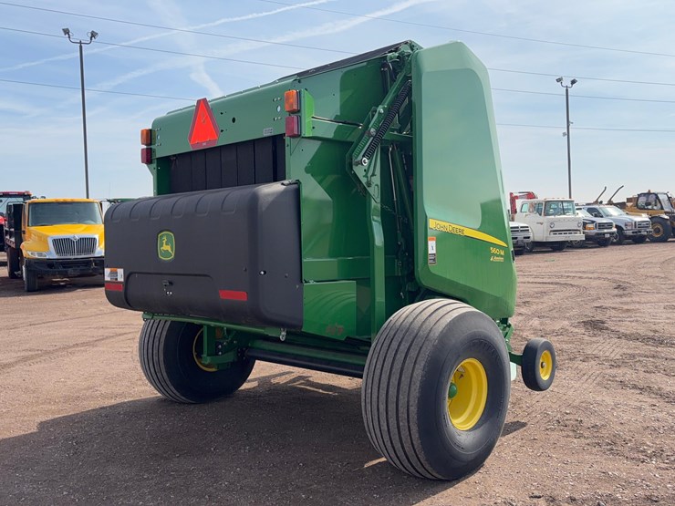 2020-john-deere-560m-image-4
