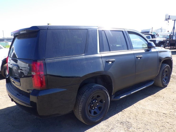 2020-chevrolet-tahoe-image-3
