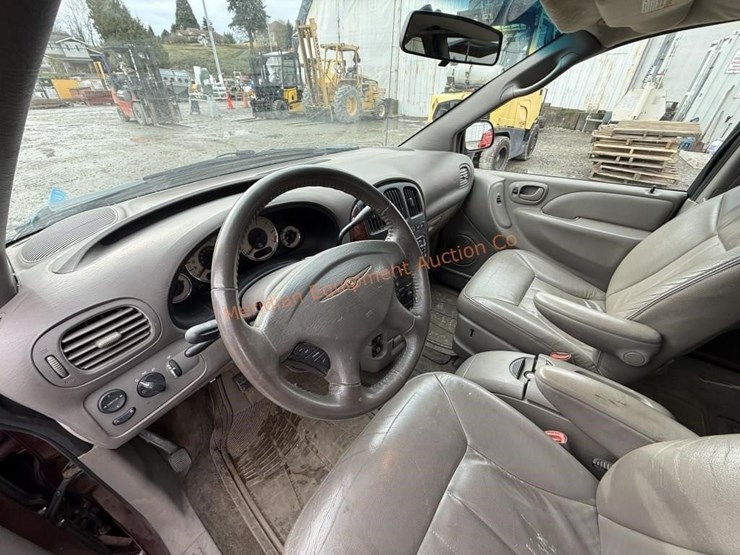 2002-chrysler-town-&-country-image-34