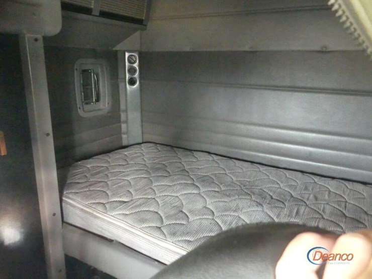 2007-peterbilt-379-image-16