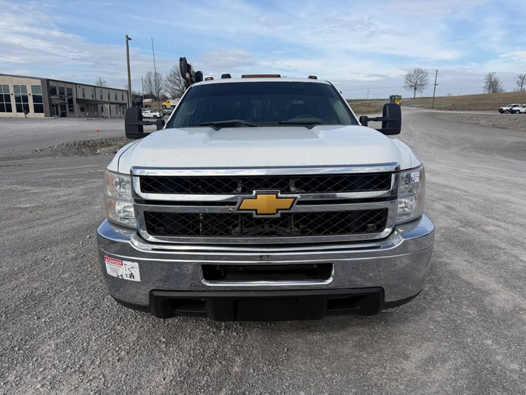 2014-chevrolet-3500-image-2