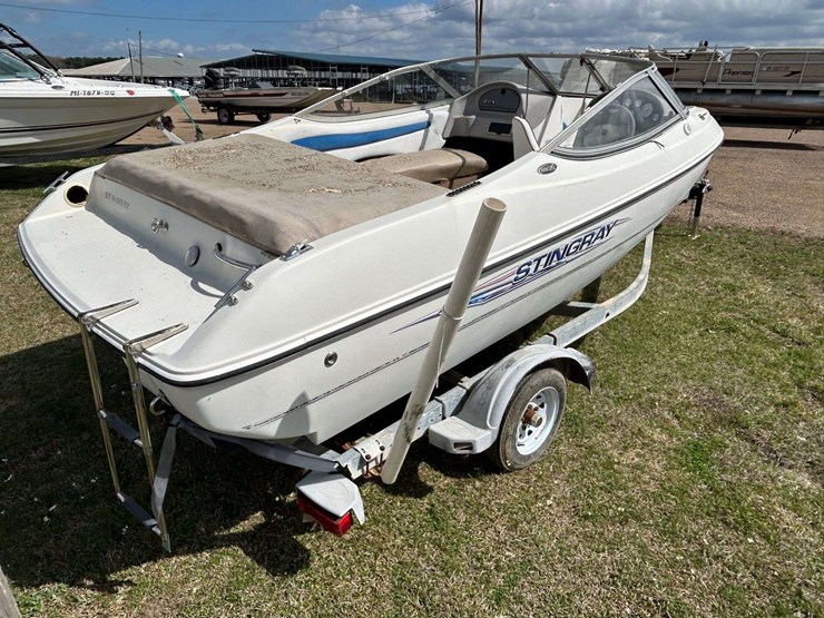 2007-stingray-180rx-ski-boat-image-8