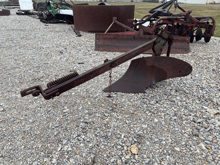 john-deere-l-left-hand-plow-image-1
